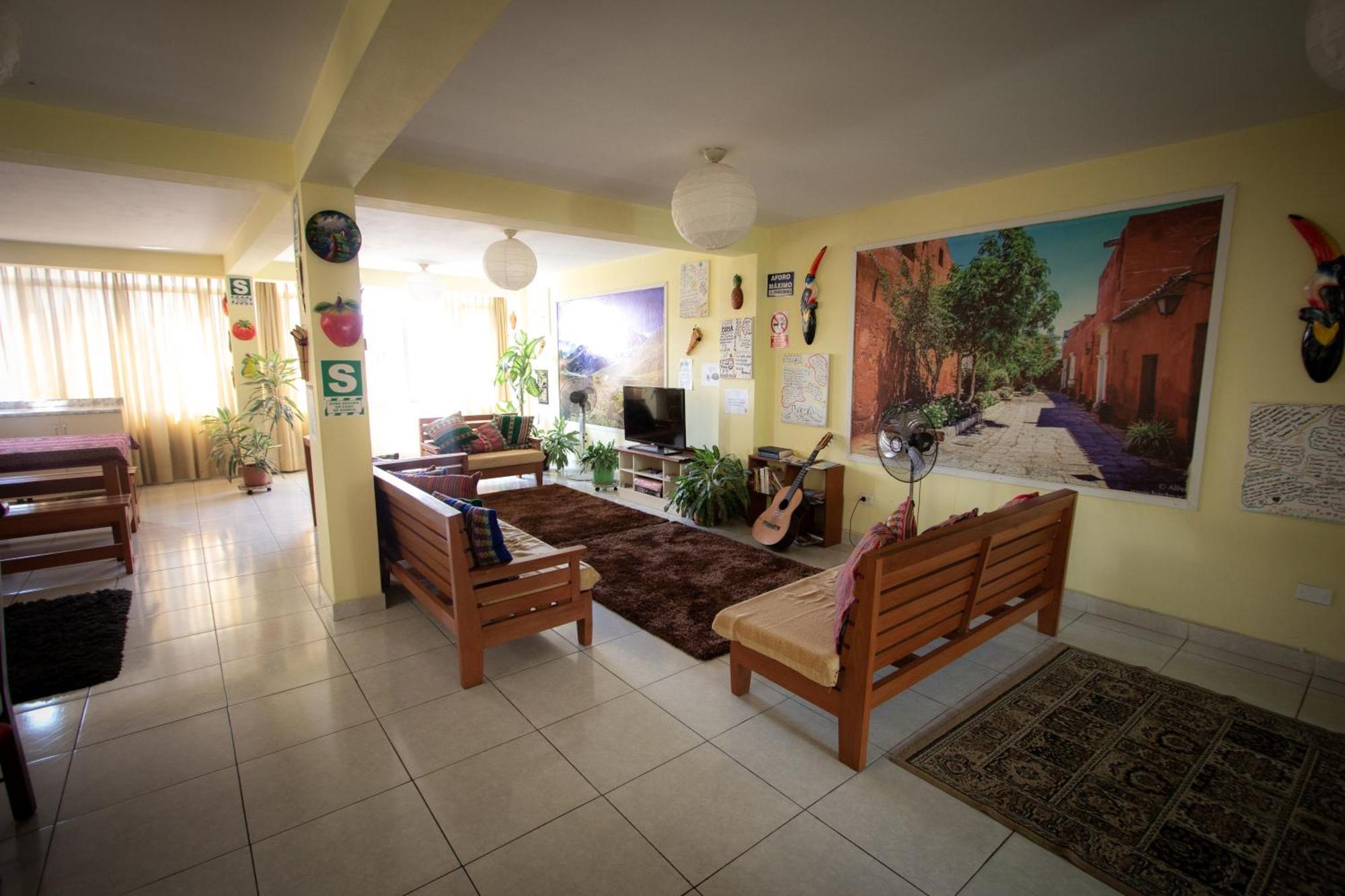 Хостел Mama Backpackers Лима Экстерьер фото