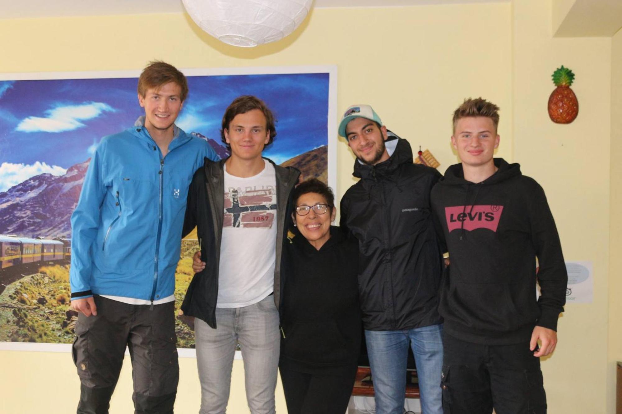 Хостел Mama Backpackers Лима Экстерьер фото